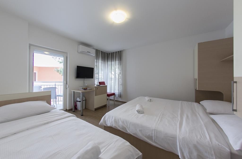 Villa Klara Guest House Baška Voda Dış mekan fotoğraf