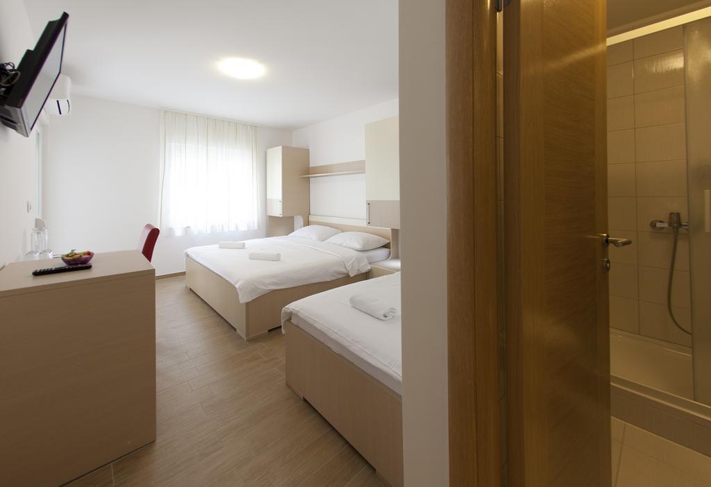 Villa Klara Guest House Baška Voda Dış mekan fotoğraf
